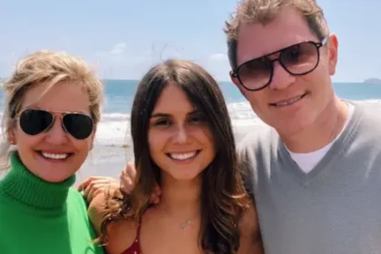 TV host Kate Connelly with Bobby Flay and daughter Sophie at the beach, capturing a happy family moment.