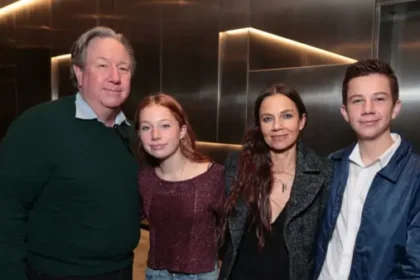 Mark Fluent with his wife Justine Bateman at a public event