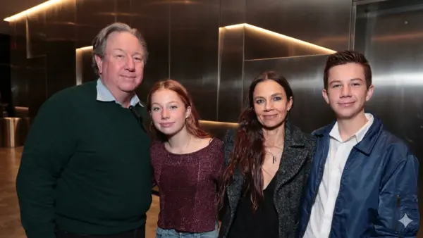 Mark Fluent with his wife Justine Bateman at a public event